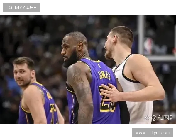 分析NBA常规赛与季后赛中不同球队的战术差异与应对策略
